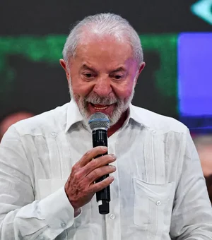 Lula sanciona lei que proíbe descontos automáticos de benefícios do INSS