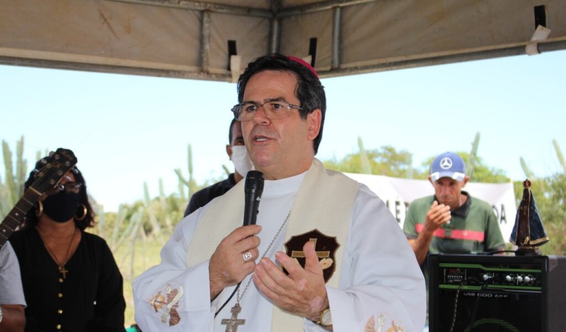 Arcebispo de Maceió chama fiéis que vendem votos de pecadores