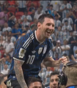 Com oito gols, Messi lidera disputa pela Chuteira de Ouro