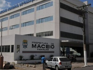 Servidores de Maceió aderem à greve por tempo indeterminado 