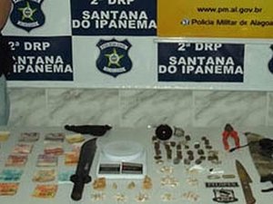 Operação desarticula ponto de venda de drogas