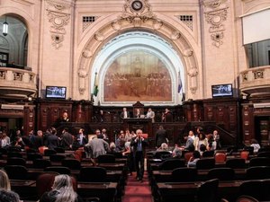 Além do PSL, de Flávio Bolsonaro, Coaf menciona assessores de PSC, PT e PSOL