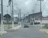 Motoristas desrespeitam sinalização e trafegam na contramão em acesso a nova via de Arapiraca