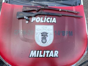 Policiais do 14º BPM identificam homem que armazenava arma de fogo; duas carabinas foram apreendidas