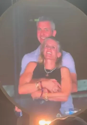 Flagra em show do Coldplay: o que diz a CLT sobre traição no trabalho?