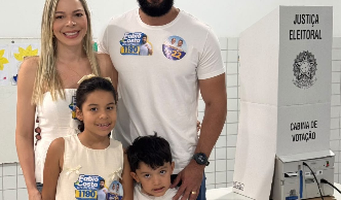 Delegado Fabio Costa vota em Maceió e diz confiar na escolha dos alagoanos