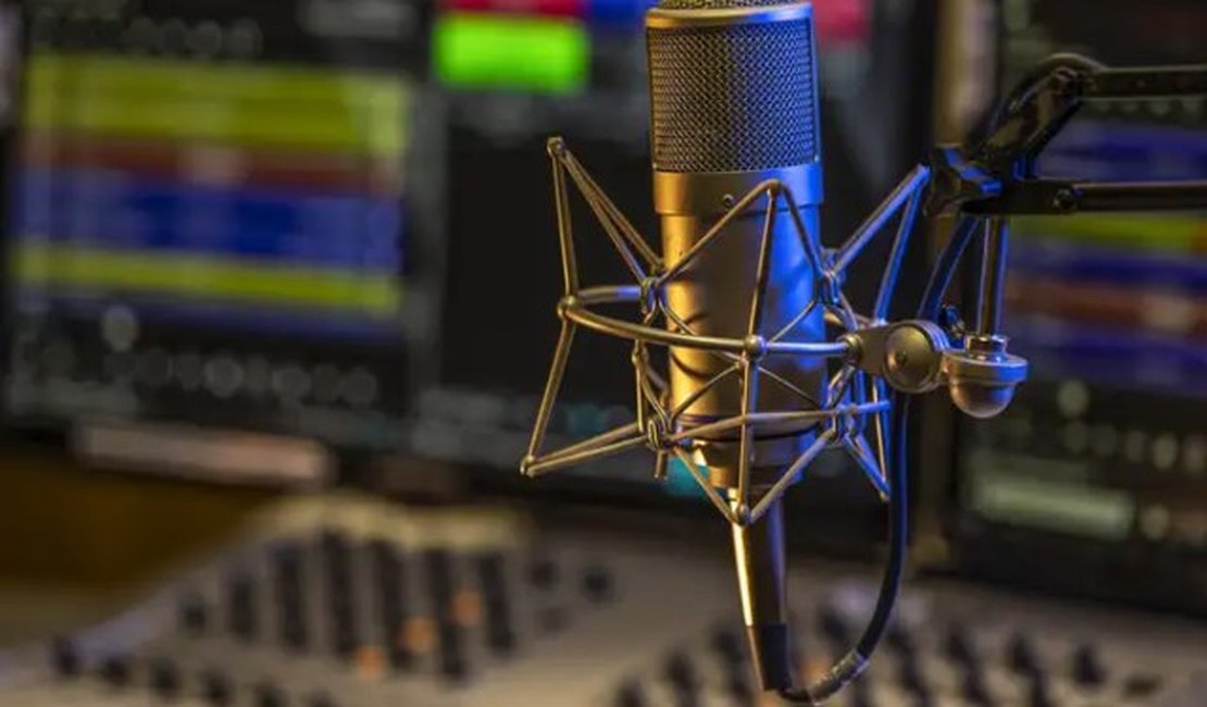 Rádio faz parte do cotidiano de 79% da população brasileira, diz pesquisa