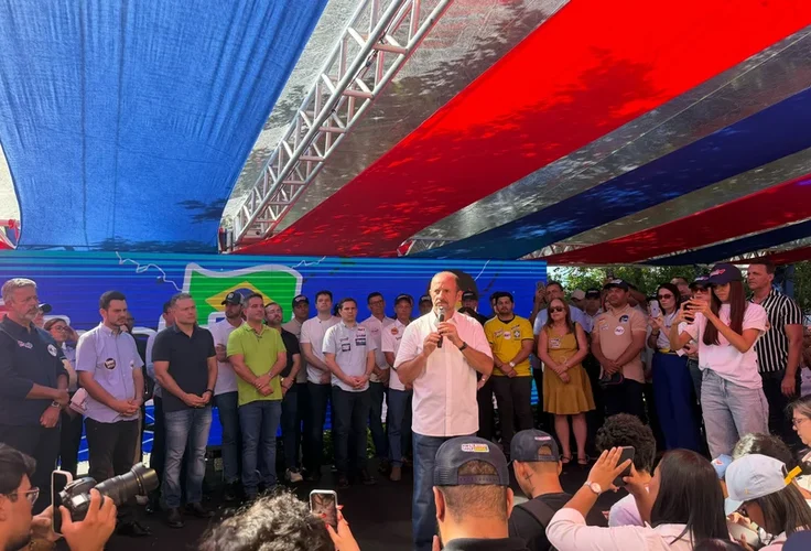 Antônio Albuquerque mostra força política ao reunir adversários no mesmo palanque