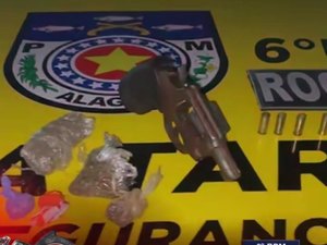Polícia prende homem com arma e drogas após perseguição em Porto Calvo