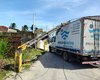 Caminhão derruba poste de energia em São Miguel dos Milagres