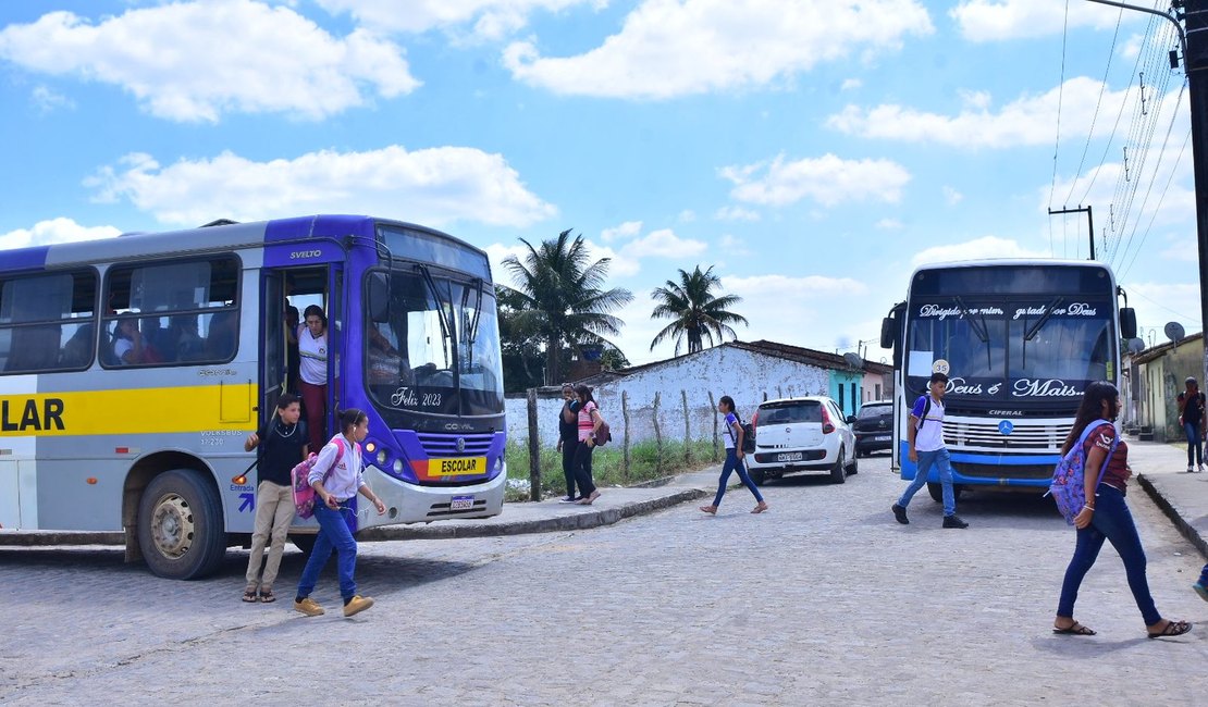 São Sebastião investe no transporte escolar e disponibiliza mais de 50 ônibus para atender estudantes da rede municipal