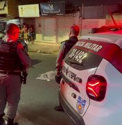 Jovem é perseguido e assassinado em via pública do Jacintinho, em Maceió