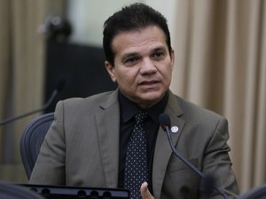 Ricardo Nezinho solicita construção de nova escola em Minador do Negrão