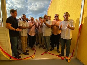 Prefeito inaugura reforma de escola em Matriz de Camaragibe