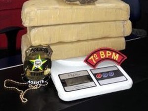 Policia apreende droga enterrada na “prainha”de Pão de Açúcar