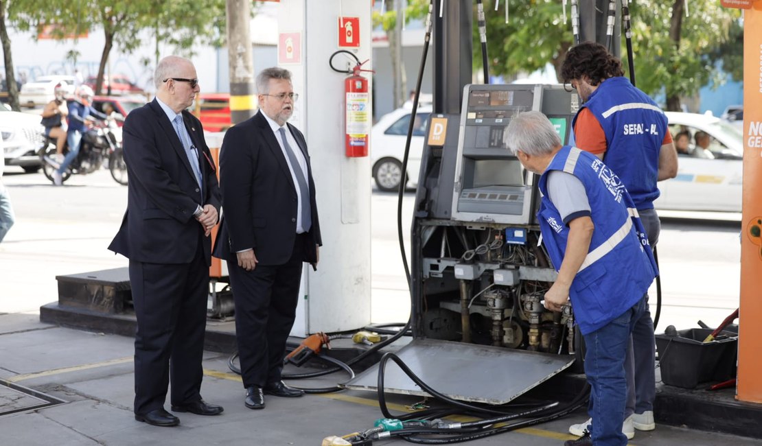 Operação para combater fraudes fiscais e irregularidades em postos de combustíveis é deflagrada em Maceió