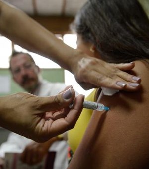 Para evitar desperdício, Governo autoriza vacina de HPV para adultos até 26