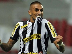 Palmeiras fica a uma assinatura de acerto com Rafael Marques, ex-Botafogo