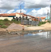 [Vídeo] Com obra da prefeitura parada, moradores cobram recuperação de rua em Arapiraca