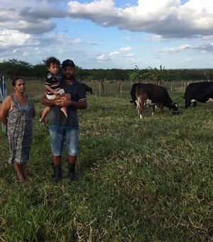 Assistência da Emater possibilita que família invista no pastoreio rotativo no Sertão