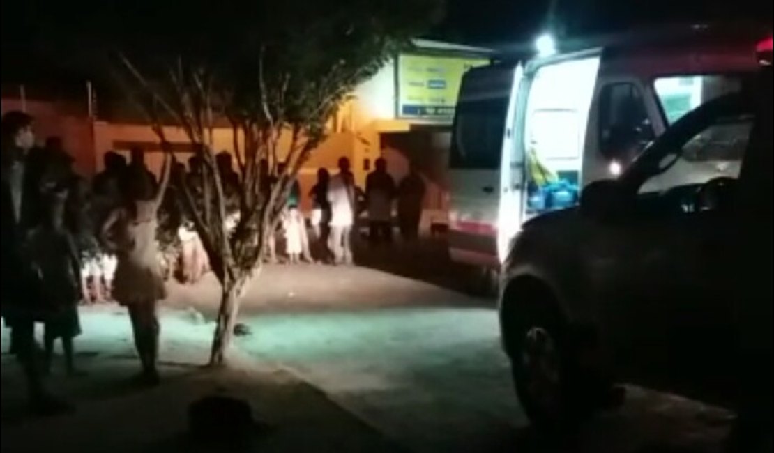 Vítima de arma de fogo, homem é socorrido por familiares e morre em hospital de Arapiraca