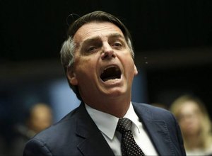 Bolsonaro porpõe mudar recurso do WhatsApp criado para combater fake news