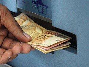 Saques de poupança superam depósitos