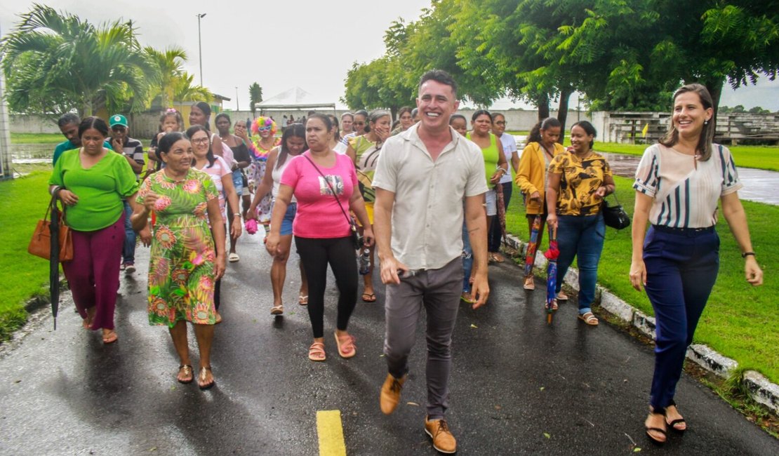 Projeto Entrelaços leva pais de estudantes para conhecer o ensino integral em Penedo