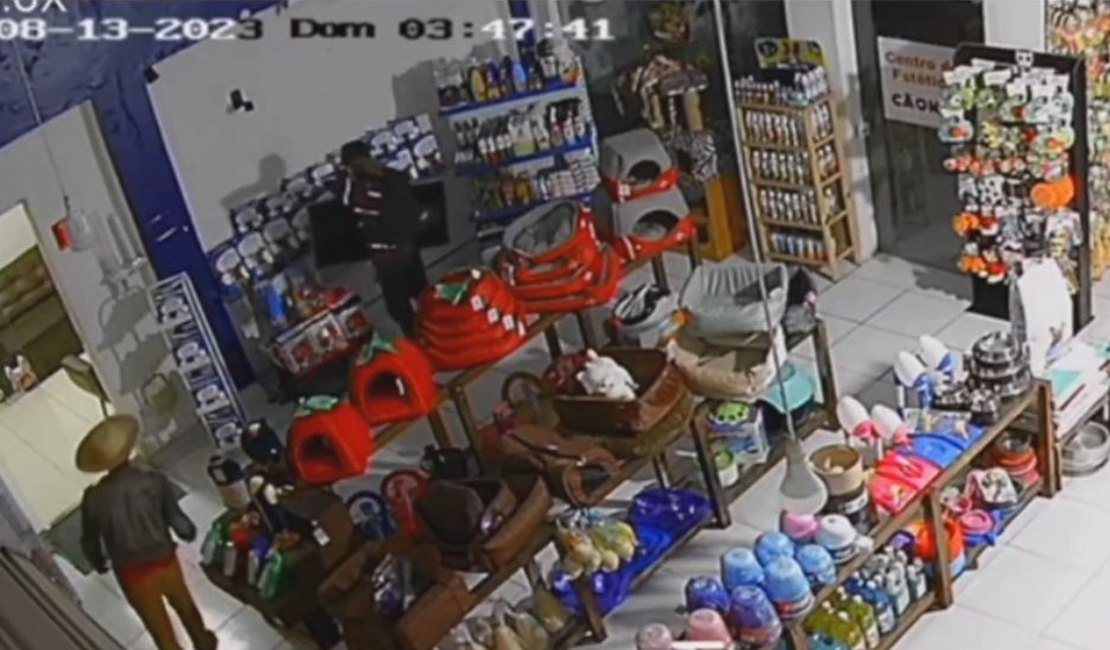 Dupla invade, furta pet shop e deixa prejuízo de cerca R$ 16 mil