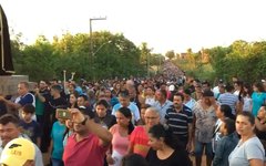 Procissão da Via Sacra atrai milhares de fiéis para o Morro da Massaranduba, em Arapiraca