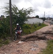 [Vídeo] Trecho da Rua Carmelita Nunes, em Arapiraca, fica intransitável mais uma vez