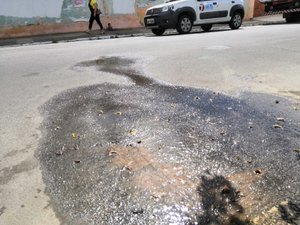 [Vídeo] Quatro vazamentos de água são registrados na Rua Possidônio Nunes, no Centro de Arapiraca