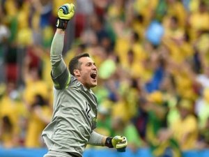 Benfica anuncia a contratação do goleiro brasileiro Julio Cesar