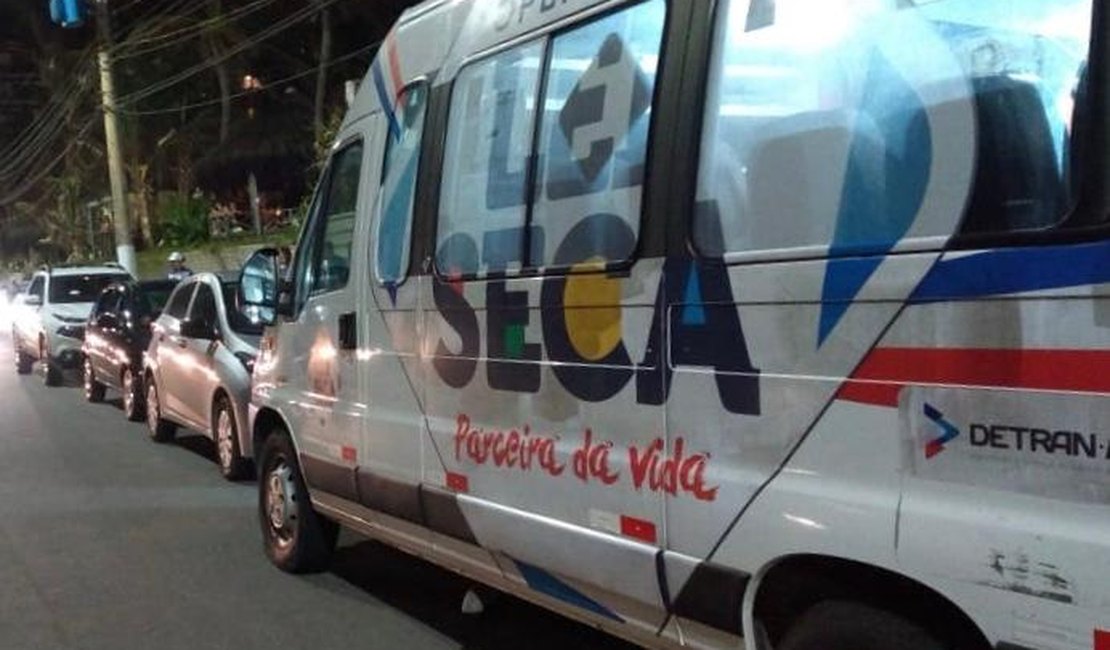 Lei Seca multa 23 condutores por irregularidades de trânsito em Maceió