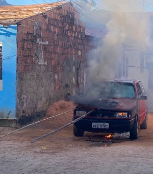 Incêndio em veículo assusta moradores no Litoral Norte de Alagoas