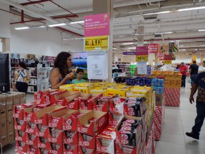 Consumidores nas Americanas procuram promoção, mas só encontram chocolate