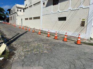 Moradores reclamam de bloqueio de vagas de estacionamento no Jaraguá durante São João