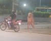 Homem caminha nu em praça e tenta abordar populares no interior de Alagoas