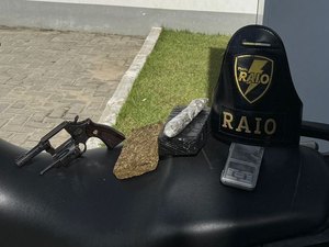 Armas e drogas são apreendidas em ações da PM