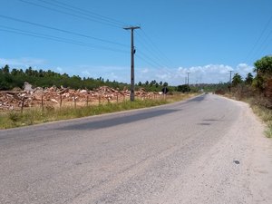 Problema de labirintite faz condutor rodar carro na rodovia AL 101 Norte