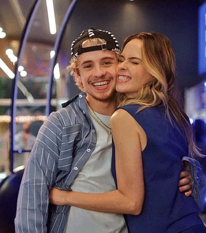 Ana Paula Renault comemora aniversário de Juliano Floss e diz: 'Sua mãe de reality para a vida'