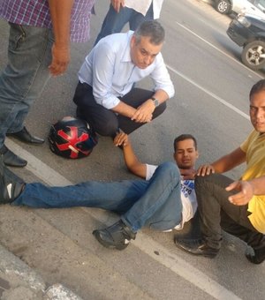Motociclista fica ferido ao se chocar contra carro do ex-secretário de Segurança Pública