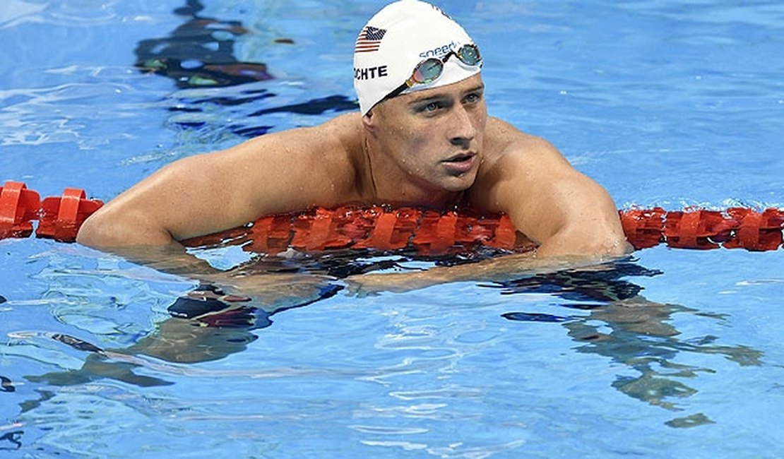 Lochte culpa idioma por confusão e se desculpa por falso assalto