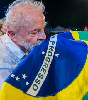 Lula vence o segundo turno das eleições e é reeleito presidente do Brasil
