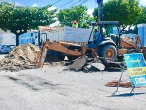 Infraestrutura realiza limpeza e desobstrução de bocas de lobo em bairros da capital