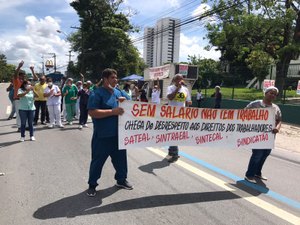 Funcionários do Hospital Veredas voltam a protestar por salários atrasados