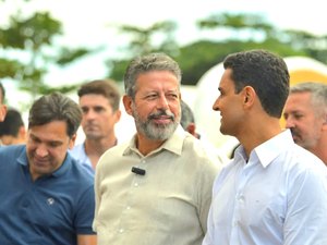 Arthur Lira e JHC abrem campanha com grande carreata em Maceió