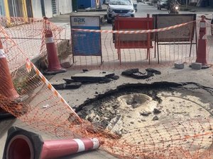 Cratera abre novamente na Rua Soldado Eduardo após chuvas