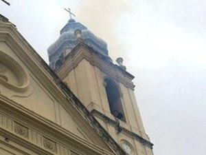 Incêndio atinge a torre da Concatedral Metropolitana de Maceió