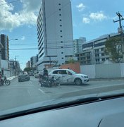 Colisão entre carro e moto deixa casal ferido na Rua Pedro Américo